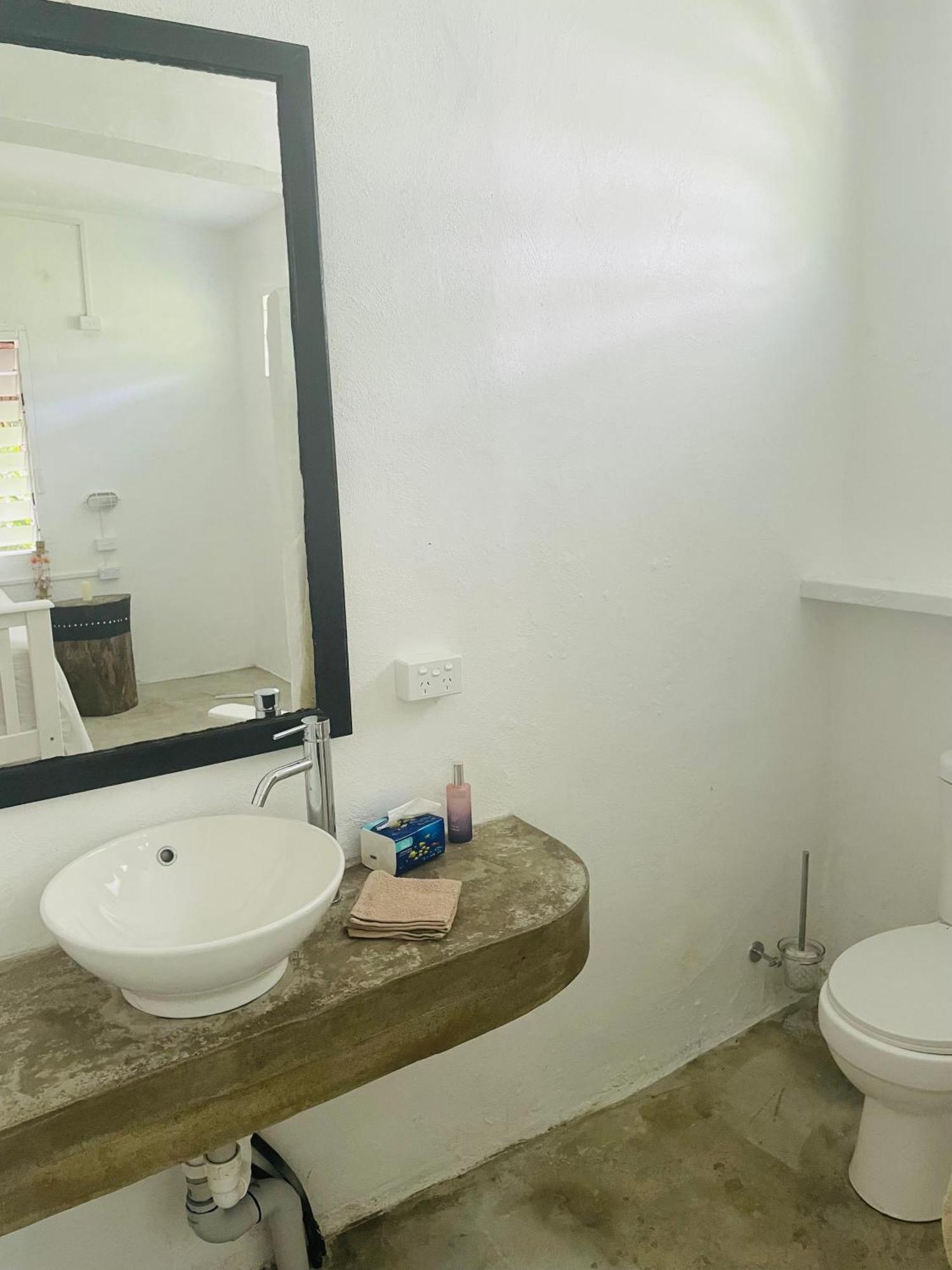 Banana Bay Beach Club Bed & Breakfast Eton Bagian luar foto