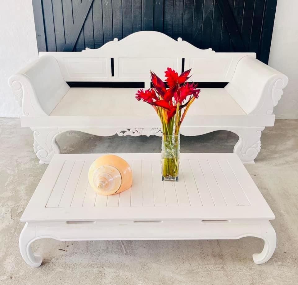 Banana Bay Beach Club Bed & Breakfast Eton Bagian luar foto